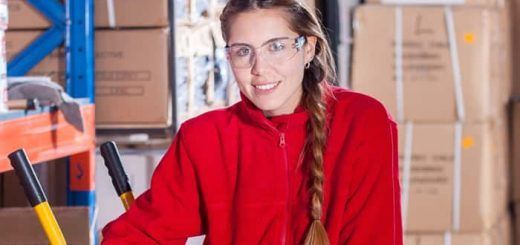 chica joven trabajadora