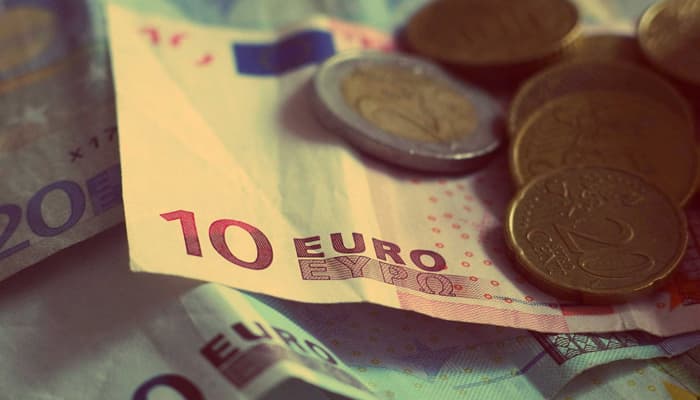Billetes de euros y monedas