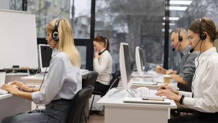 teleoperadores trabajando