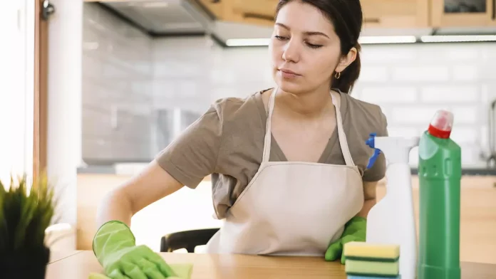 Contratar a un familiar como empleado del hogar