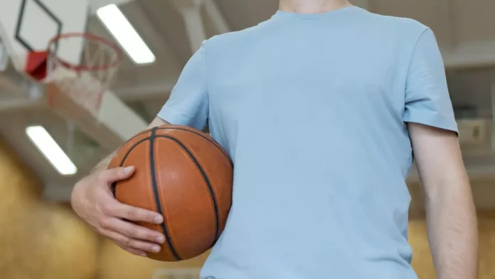 Despedido por jugar al baloncesto estando de baja médica