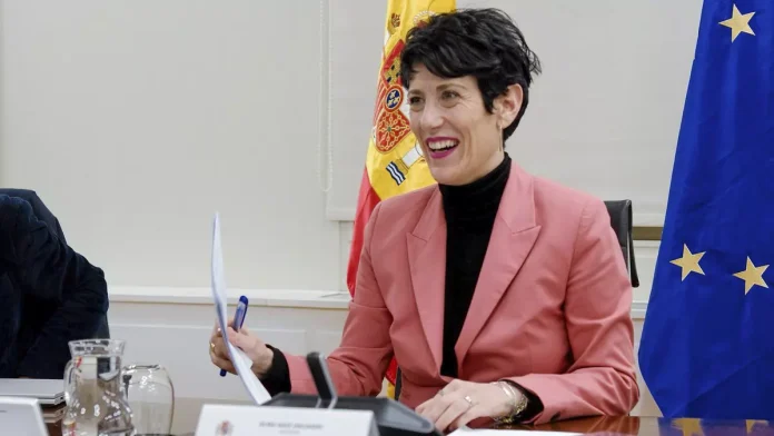 Ministra de Inclusión, Seguridad Social y Migraciones en la mesa de negociación con los sindicatos | Foto: Gobierno