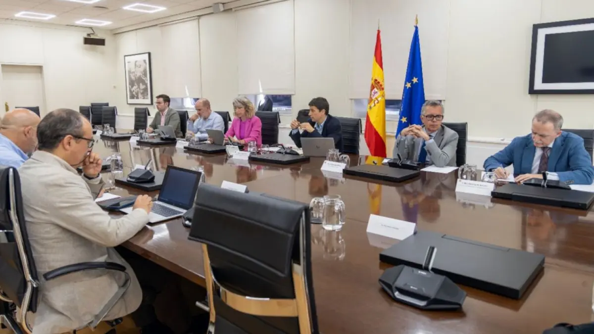 Reunión de la Mesa de Diálogo Social para mejorar la orden para recuperar años cotizados de los antiguos alumnos en prácticas