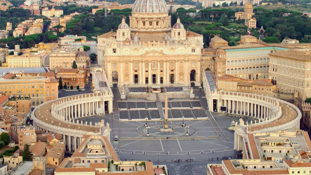 El Vaticano despide a los dos trabajadores que se casaron