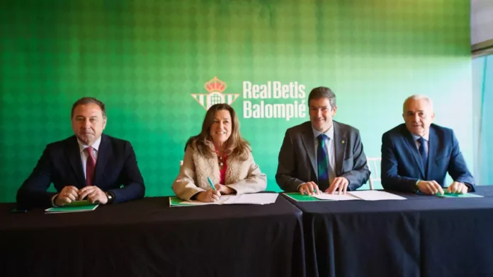 Firma del acuerdo entre la Junta de Andalucía y el Real Betis Balompié para fomentar el FP Dual en Andalucía