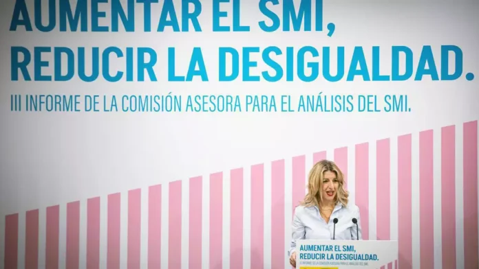 Yolanda Díaz presentando la propuesta para aumentar el SMI en 2025