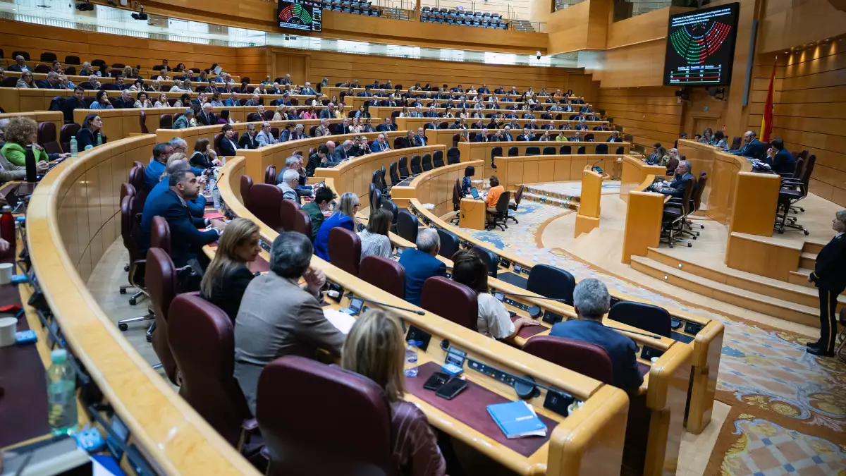 Despedidos dos trabajadores del Senado por acceder a ordenadores de senadores sin permiso