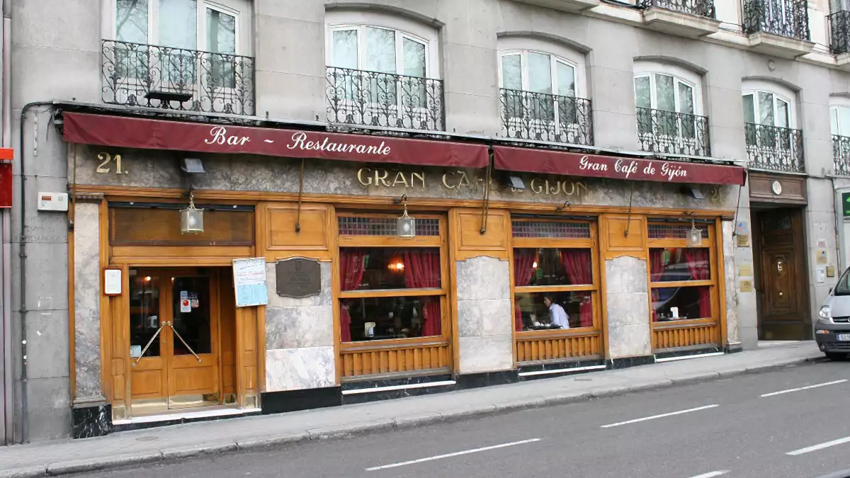Fachada del antiguo Café de Gijón