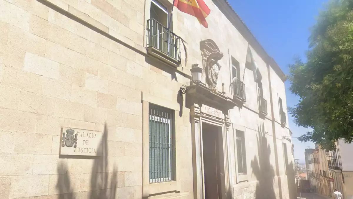 Fachada del edificio del Tribunal Superior de Justicia de Extremadura