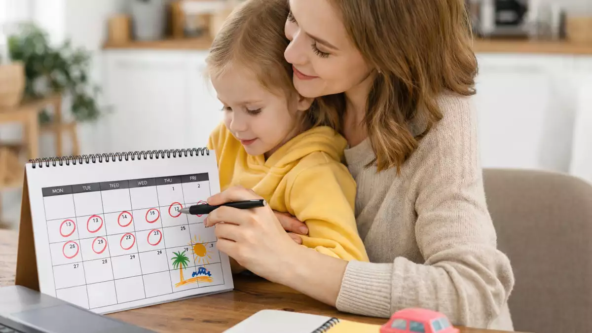 El permiso parental de 8 semanas sí genera vacaciones y no puede reducir los días de descanso anual.