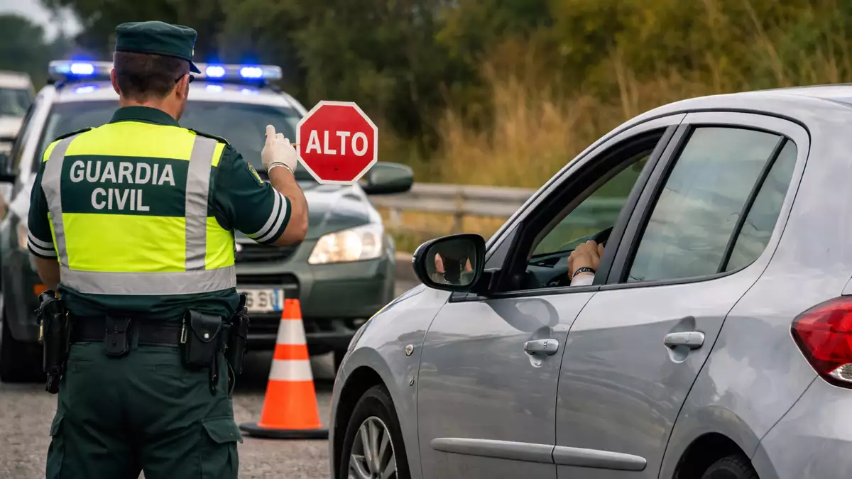control de tráfico coche empresa ITV caducada quien paga multa empresa o conductor