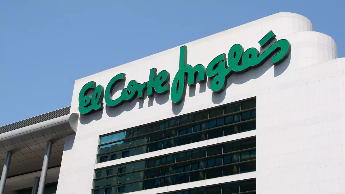 El Corte Inglés department store sign on a white modern building against a blue sky
