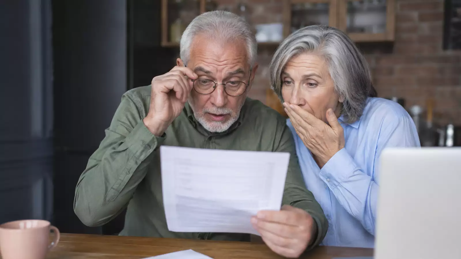 Una pareja de jubilados revisa la cuantía de su pensión tras descubrir que pueden cobrar más que la pensión máxima