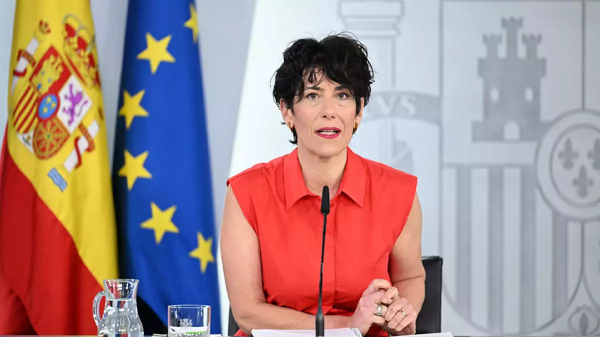 26/05/2026. Consejo de Ministros: Elma Saiz. La ministra de Inclusión, Seguridad Social y Migraciones, y portavoz del Gobierno, Elma Saiz, d... Descargar La ministra de Inclusión, Seguridad Social y Migraciones, y portavoz del Gobierno, Elma Saiz,