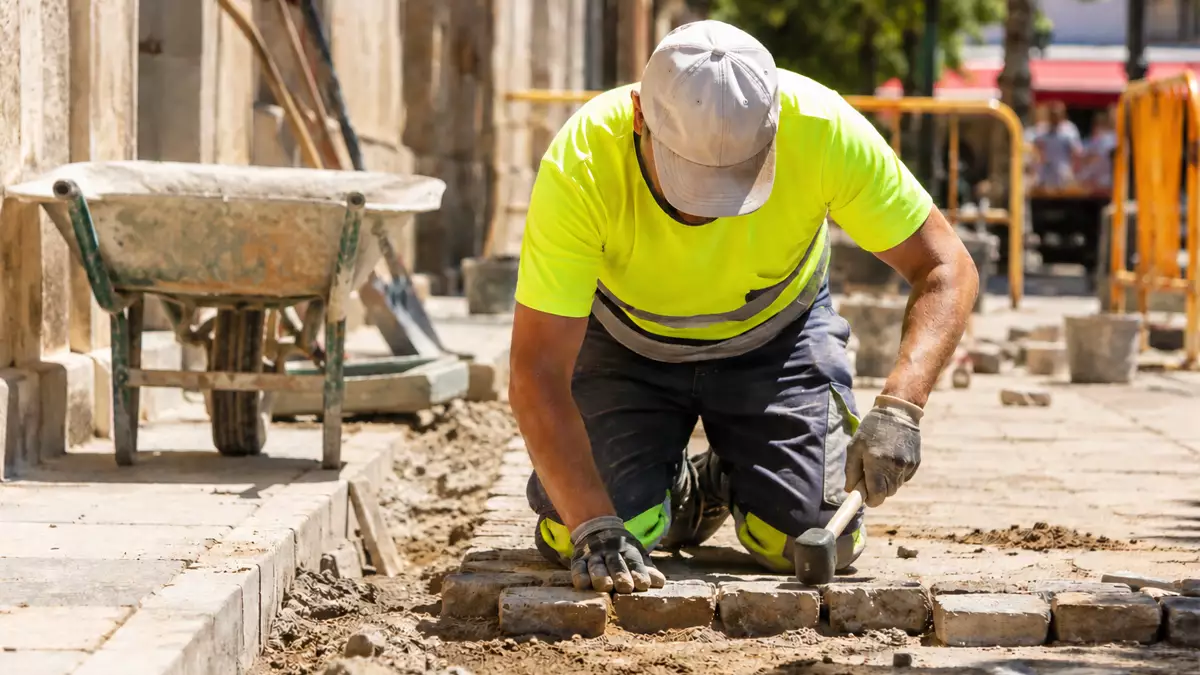 Trabajador de la construcción expuesto a altas temperaturas