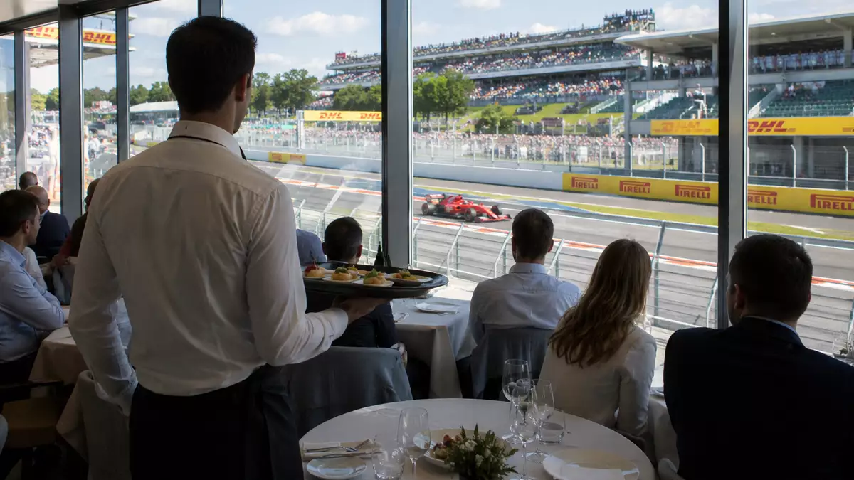 Comedor VIP con vista el circuito