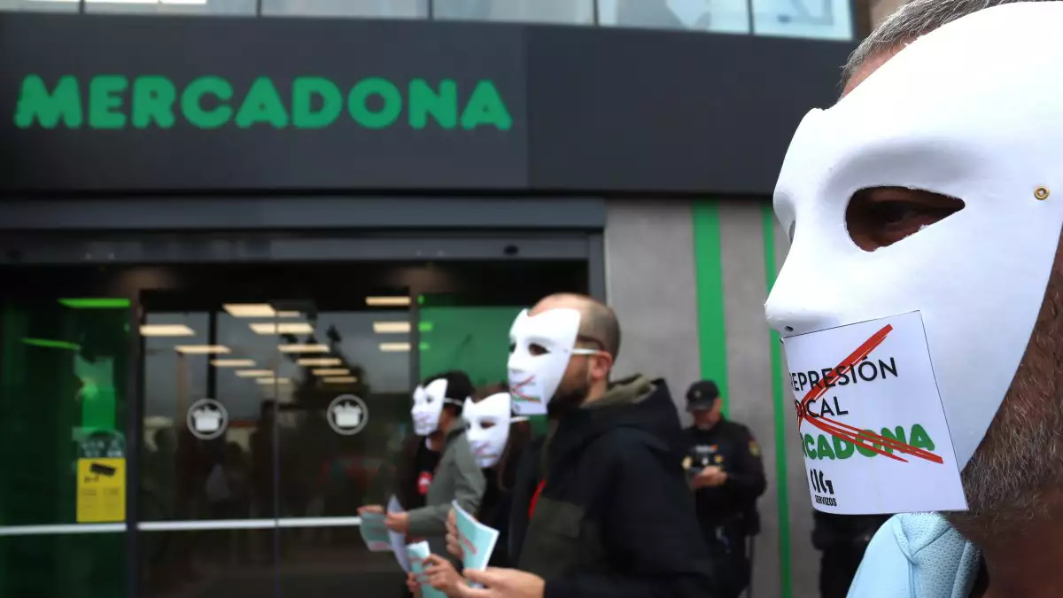 Protesta contra Mercadona por represión sindical
